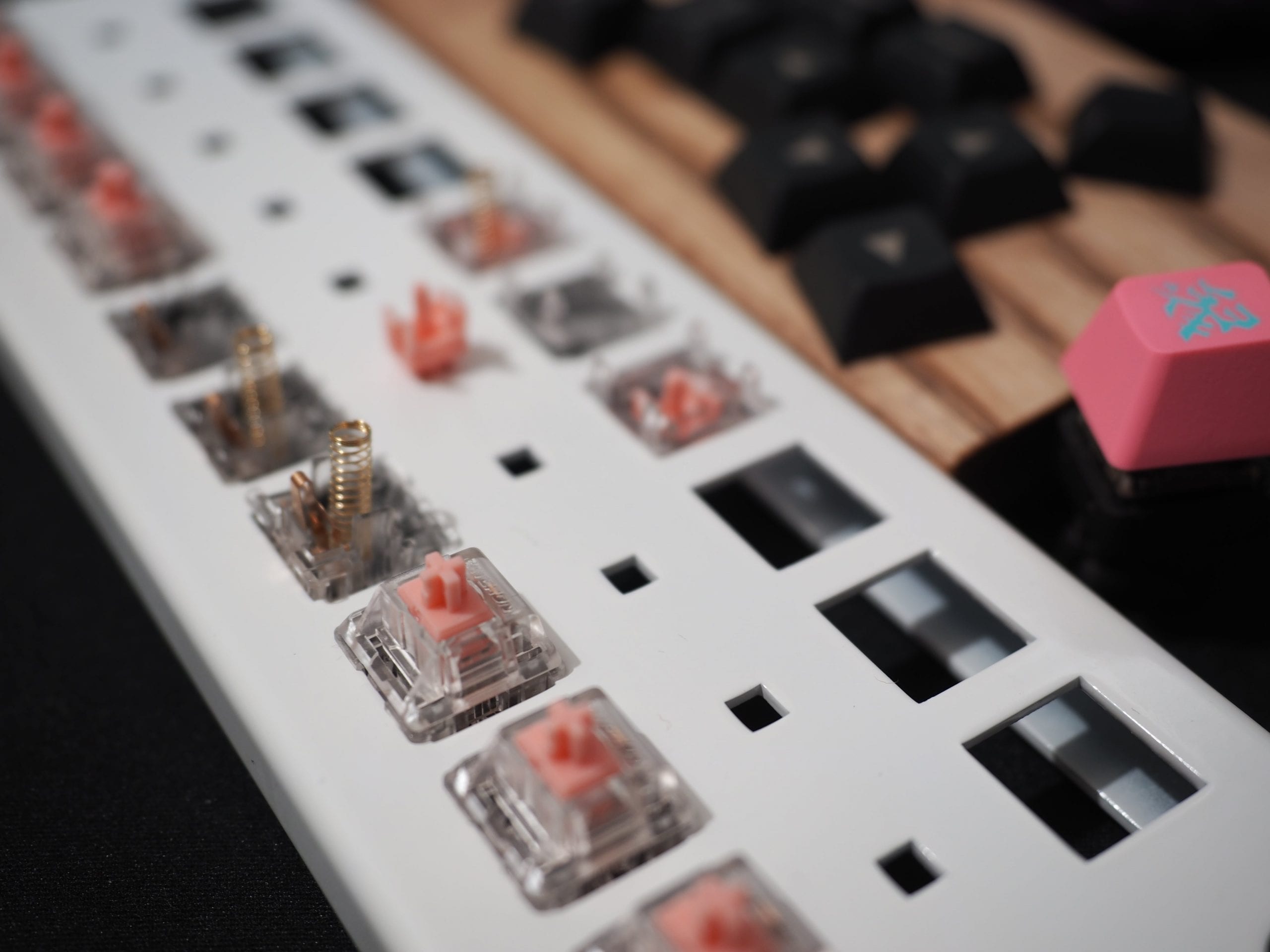 「【自作キーボード】キースイッチに潤滑剤を塗ろう」のアイキャッチ画像